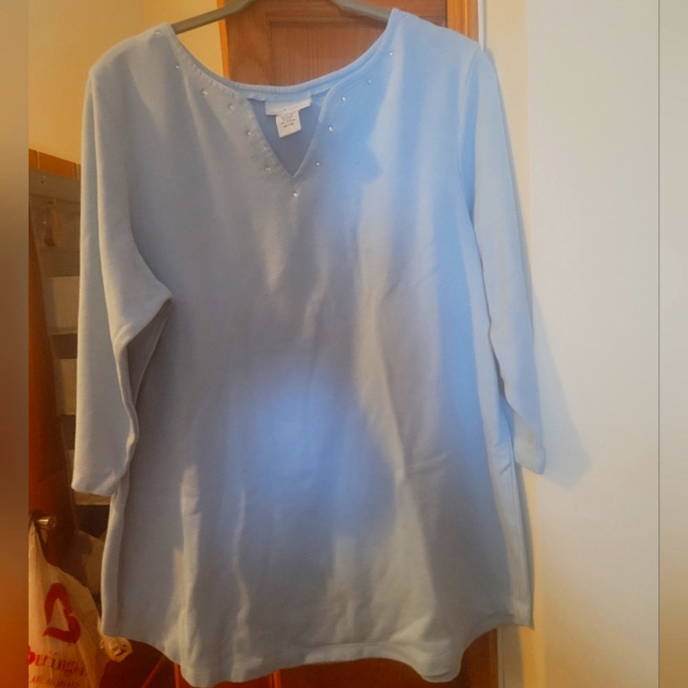 Women rinestone lined V-neck Top